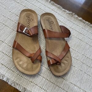 Yokono women's brown Leather sandals toe loop size 8